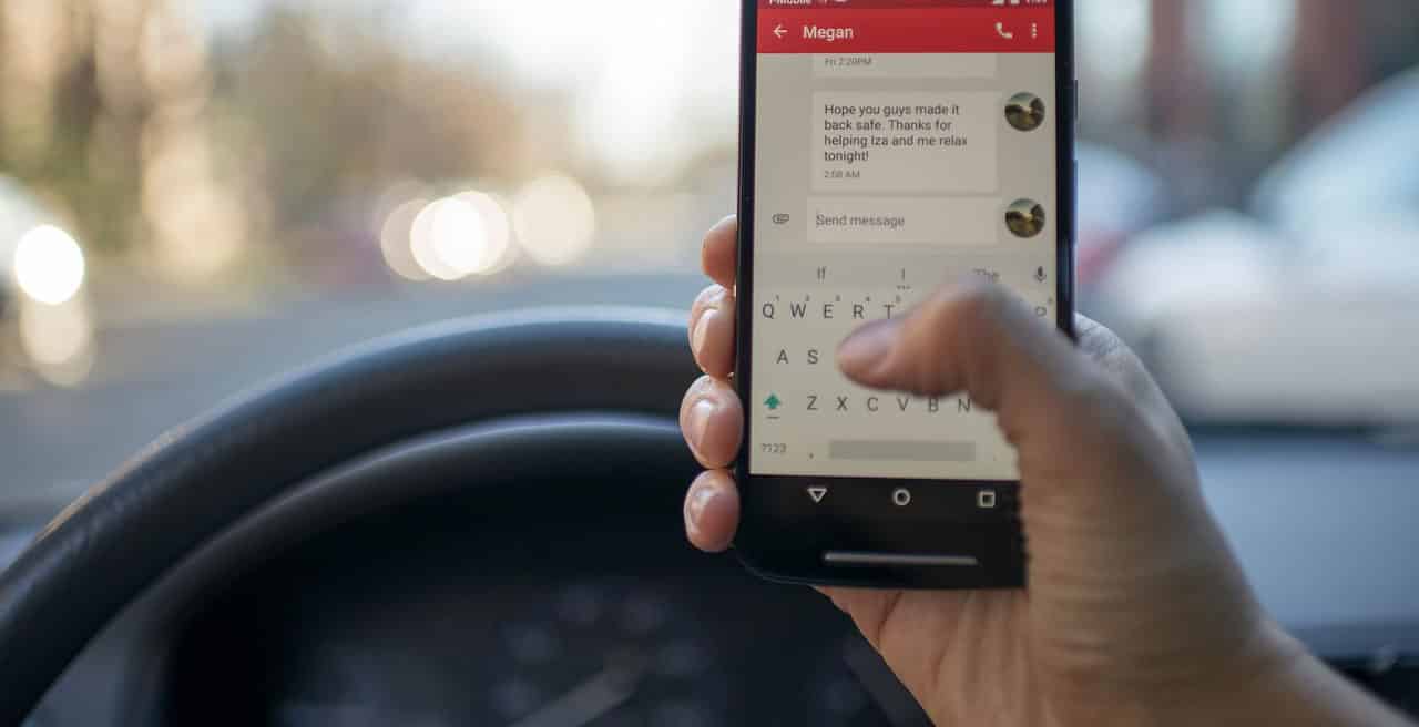 What are the Rules for Mobile Phone & Driving | LTrent Driving School Australia